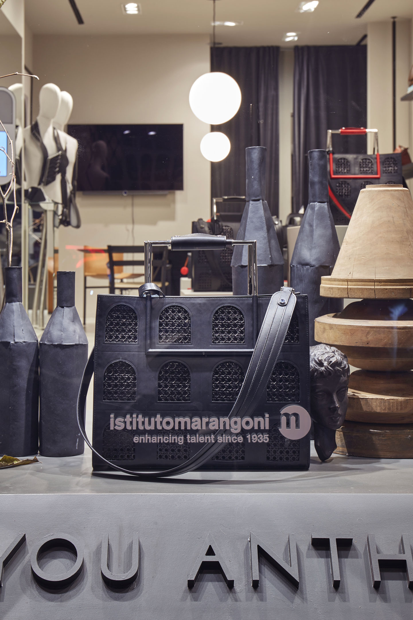 The ARCO bag designed by Istituto Marangoni’s Master in Contemporary Interior Design alumnus PJ Almera