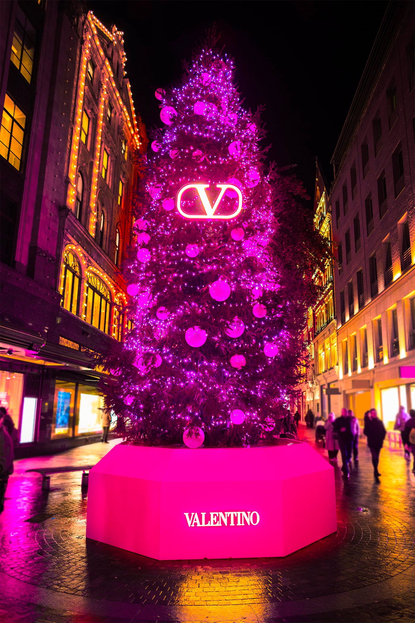 The Valentino Pink PP Christmas tree displayed at the entrance of Harrods' flagship store. Courtesy of Valentino