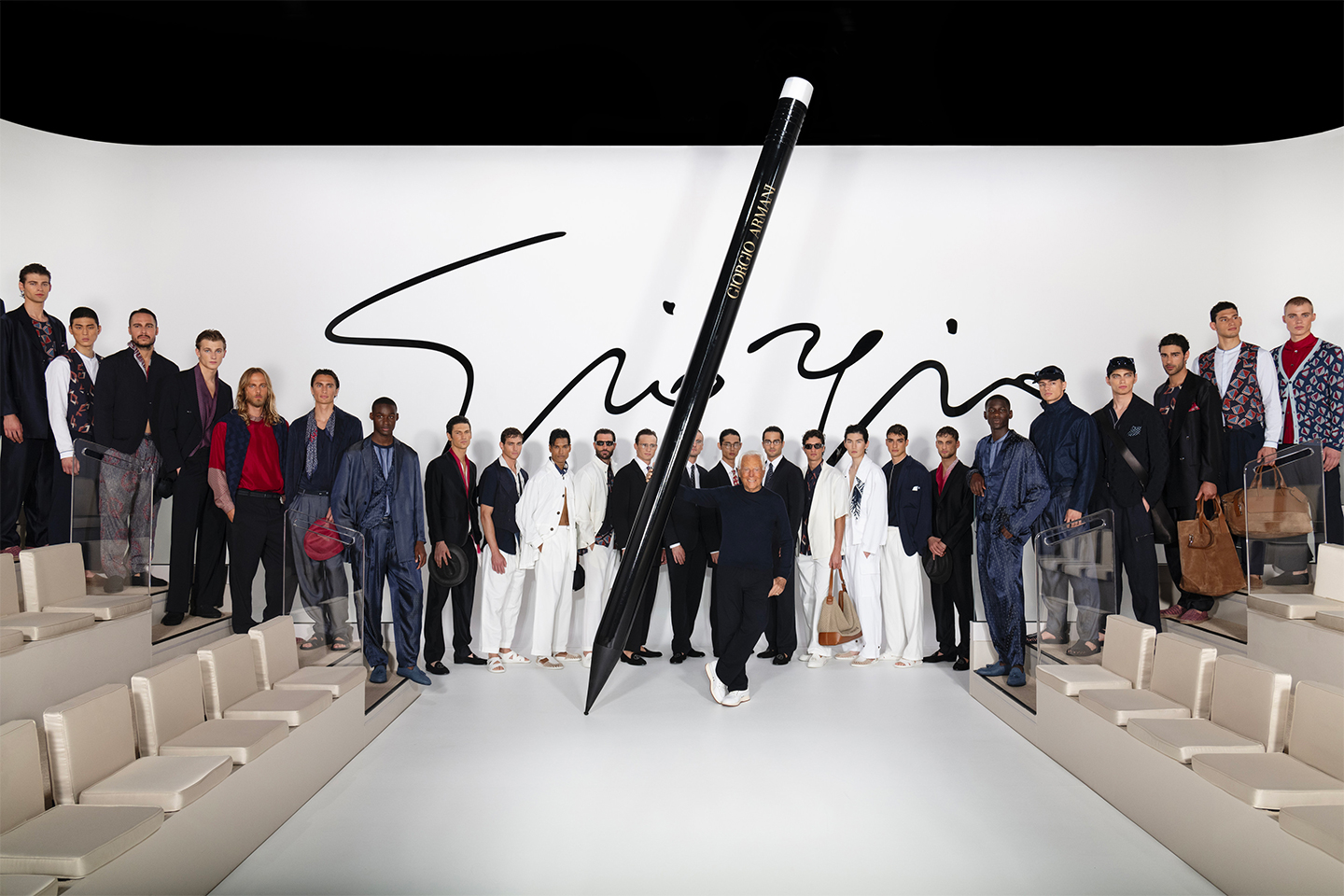 Giorgio Armani paid tribute to his creative process in his latest collection, with an oversized pencil symbolising the beginning of every collection. © Photo: SGP Courtesy Giorgio Armani