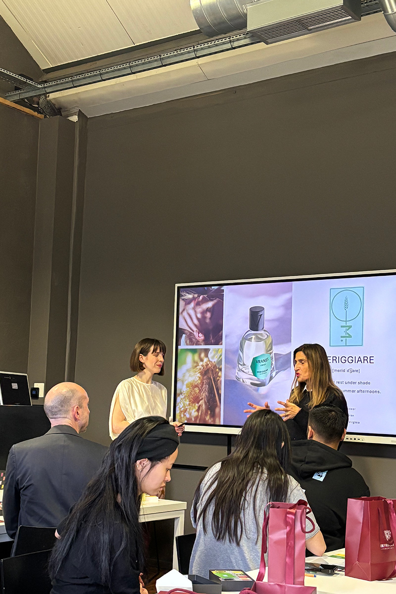 Dr. Vranjes Firenze experts presenting Meriggiare, a scent capturing the stillness of Italian summer afternoons, blending airy freshness with poetic storytelling rooted in Florentine culture.