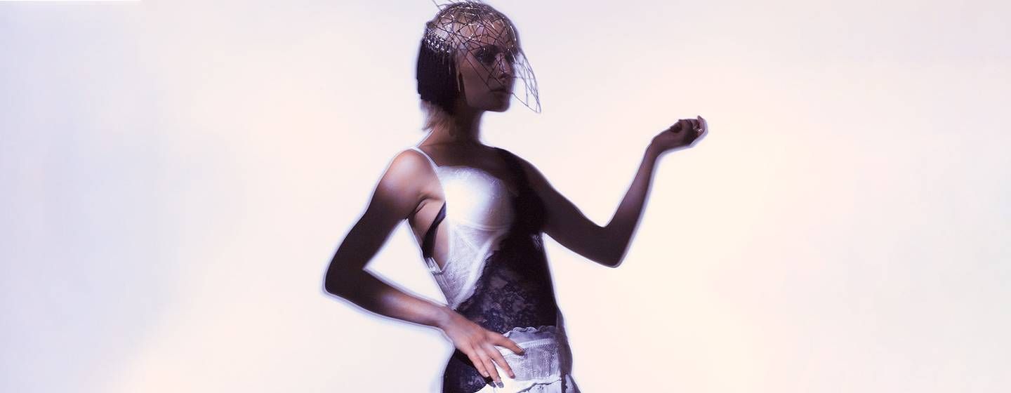 Alt image