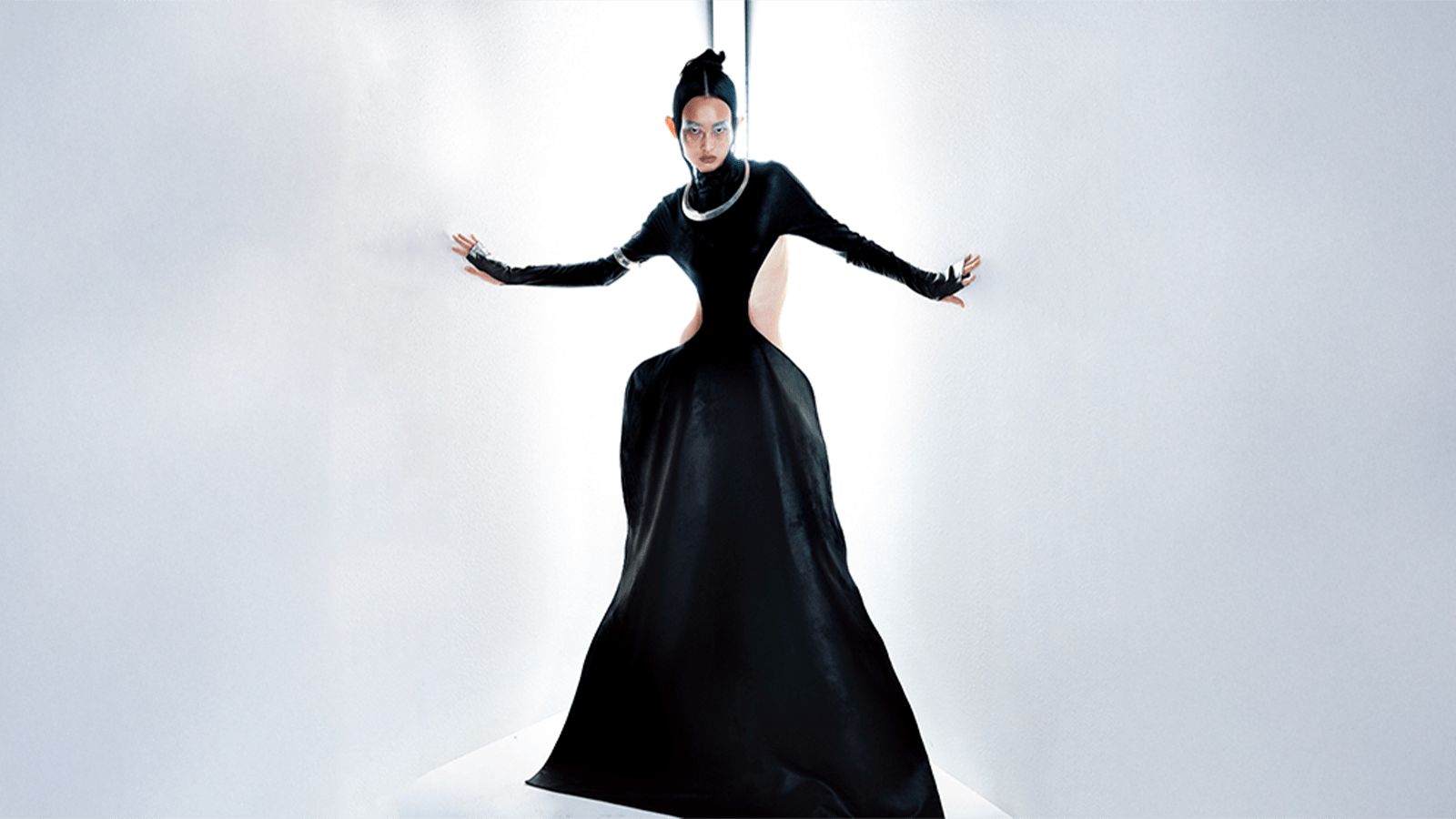 Luxury & Brand Desk copy 1