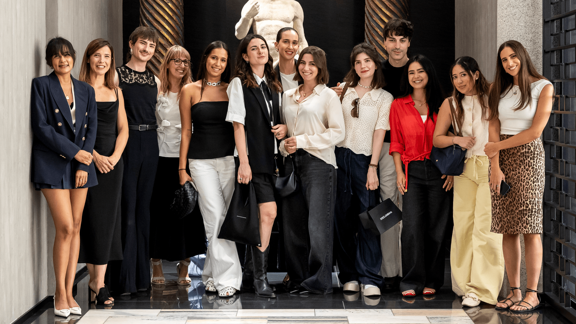 Photo 1   DG Gallery