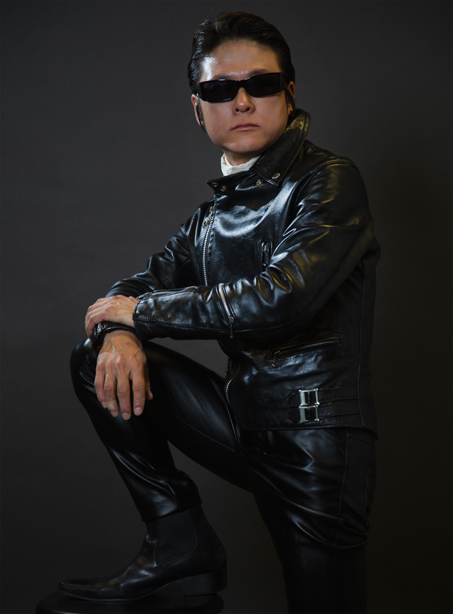 Kaoru wears British-inspired leathers by the Japanese brand 666