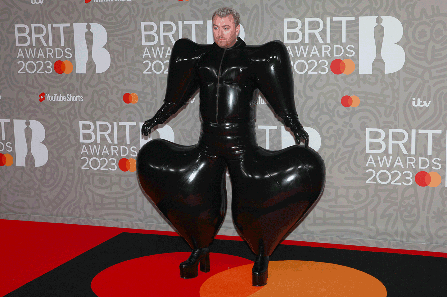 Sam Smith at the 43rd BRIT Awards 2023. The 02 Arena, 11th February 2023. LANDMARK MEDIA/Alamy Stock Photo. Image Courtesy of The Design Museum
