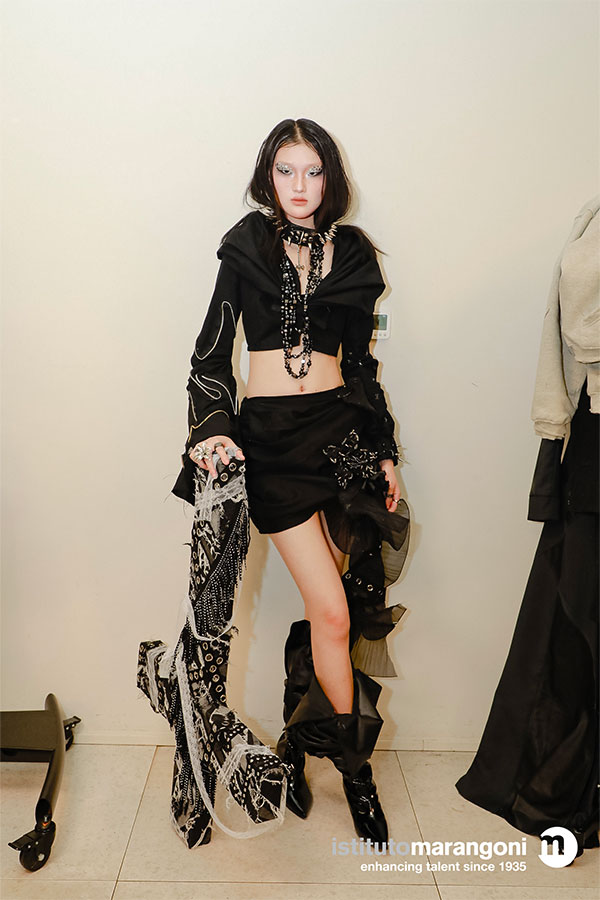 Design and styling by Zhang Jianing, with makeup by Zhang Qiman, hair by Yao Yutong, featuring model Zhang Xinting