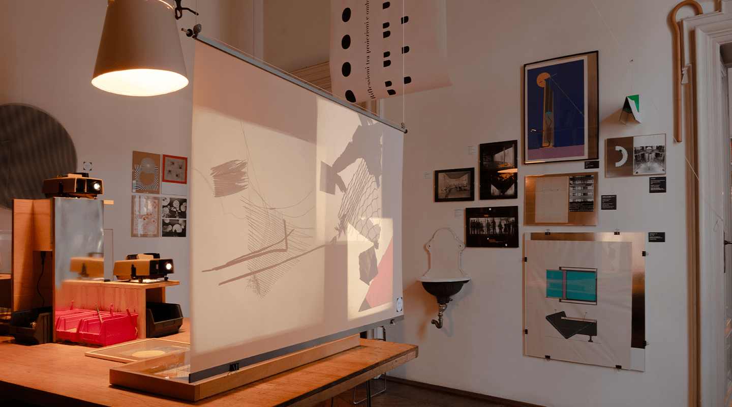 At the exhibition, design becomes a playful inquiry, where shadows, objects and archives reveal the experimental thinking of Castiglioni and Munari. Ph. Chiara Pezzimenti. Courtesy press office.