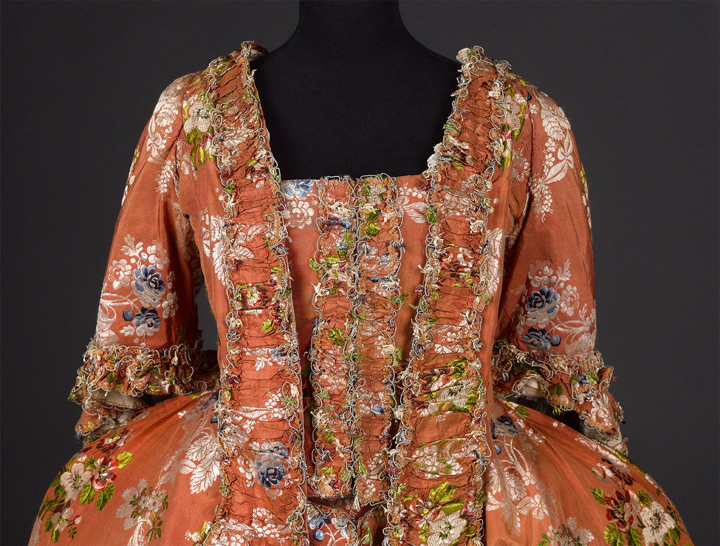 French-style dress, circa 1755-65 © Palais Galliera / Paris Musées