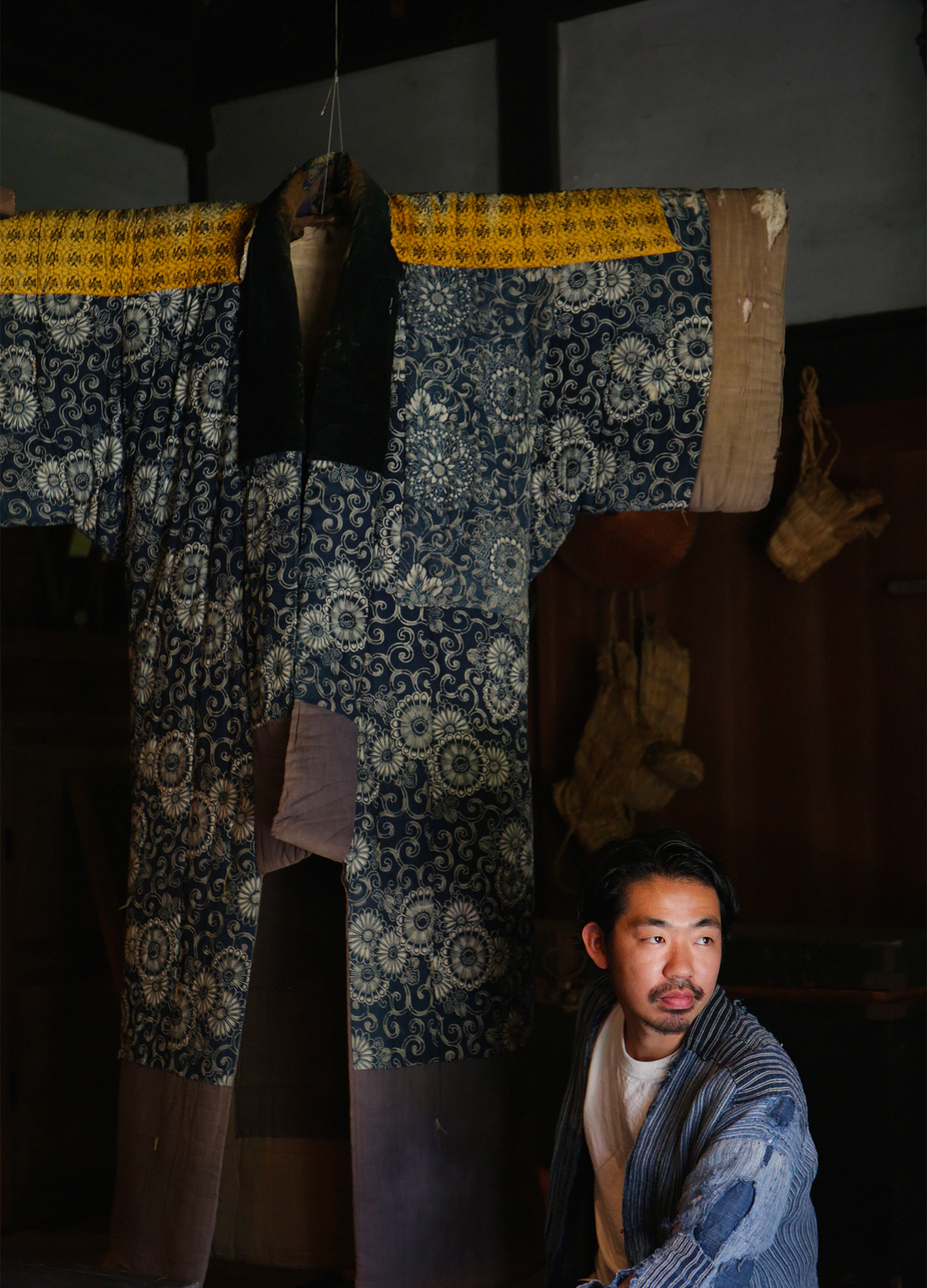 Ryuichi with Taisho period ‘beddo’ sleeping kimono. © photo: Nick Clements