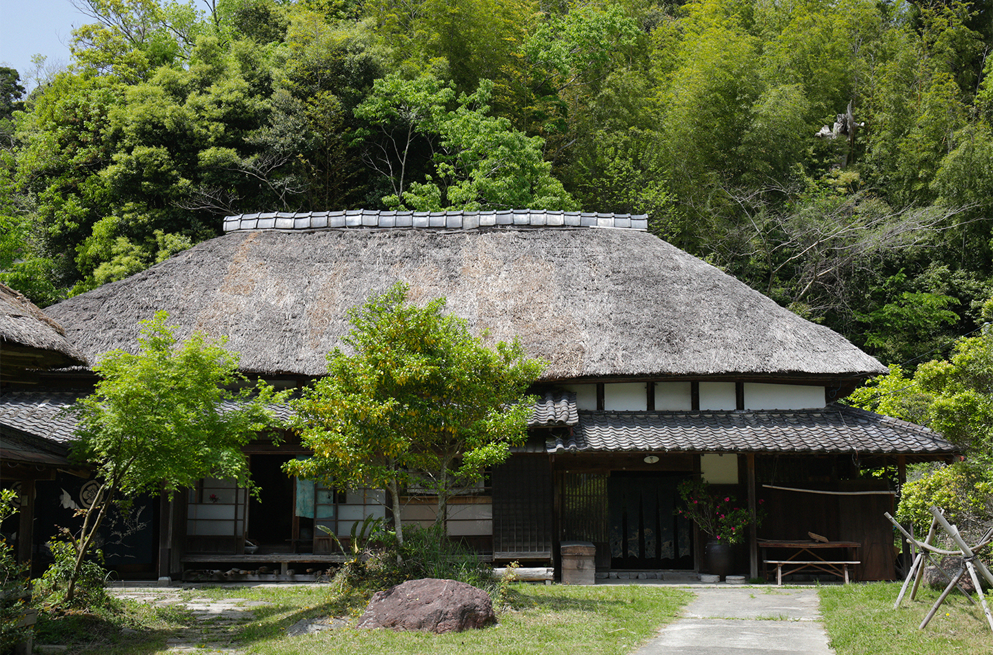 Ryuichi and Hitomi’s Edo period house, built amongst rice fields. © photo: Nick Clements