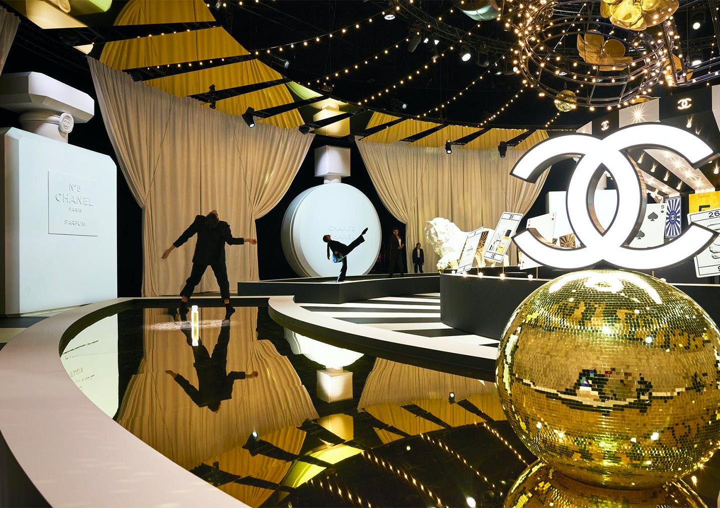 Le Grand numéro de Chanel was Chanel's latest exhibition celebrating the house's iconic perfumes from 15 December 2022 to 9 January 2023 at the Temporary Grand Palais in Paris