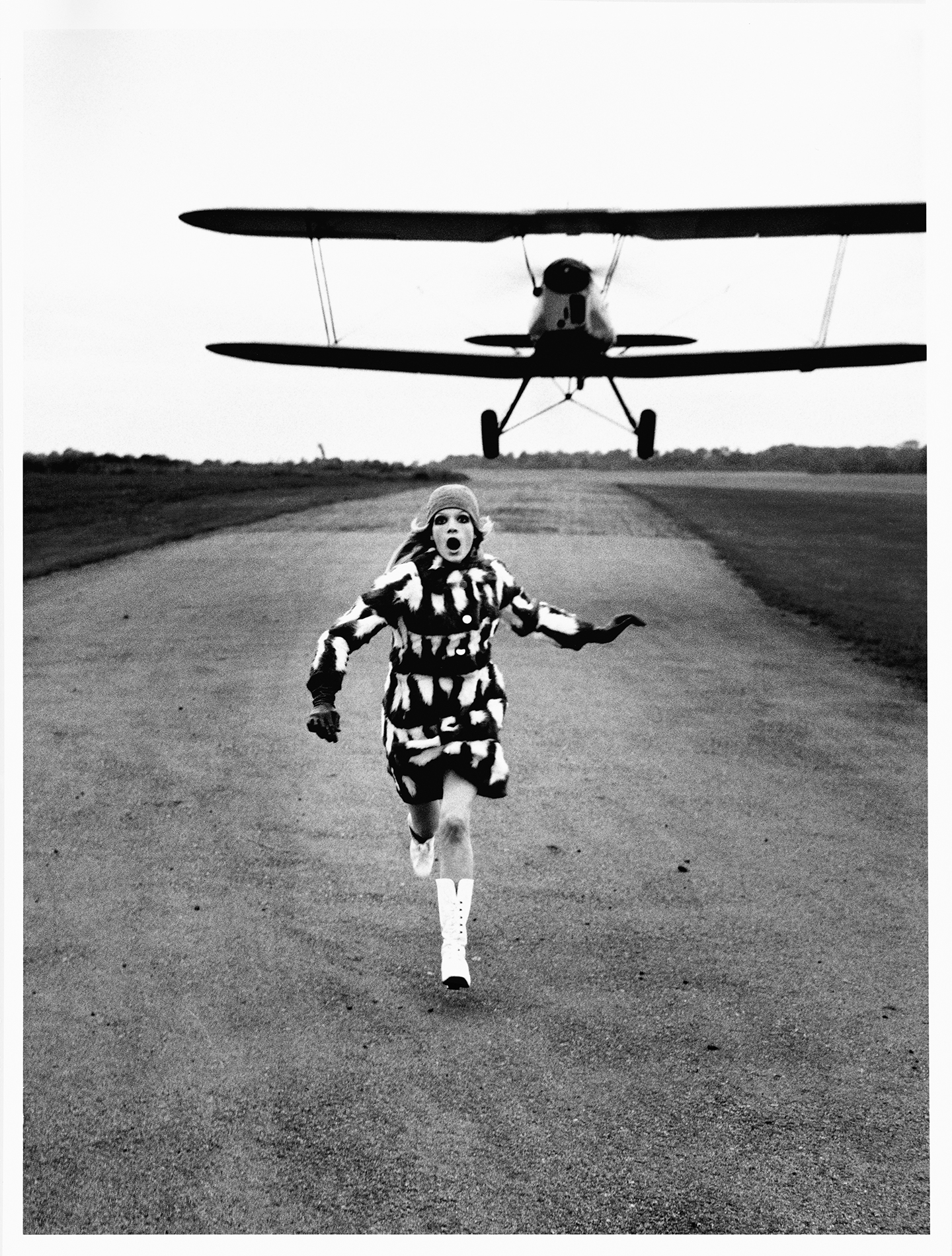 Helmut Newton. Mansfield, British Vogue. London, 1967 © Helmut Newton Foundation
