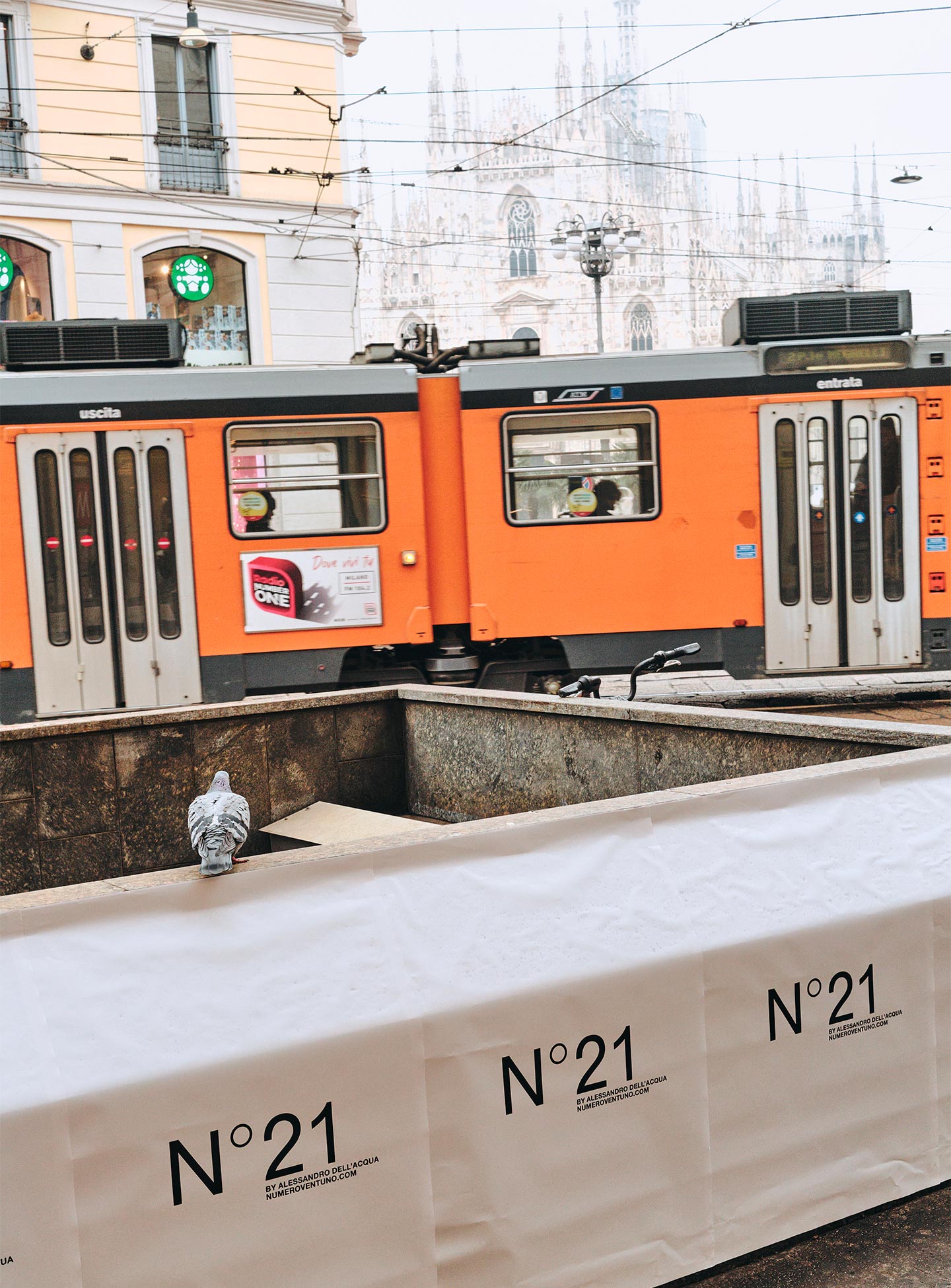 N°21 campaign posters near Piazza del Duomo in Milan © Courtesy N°21