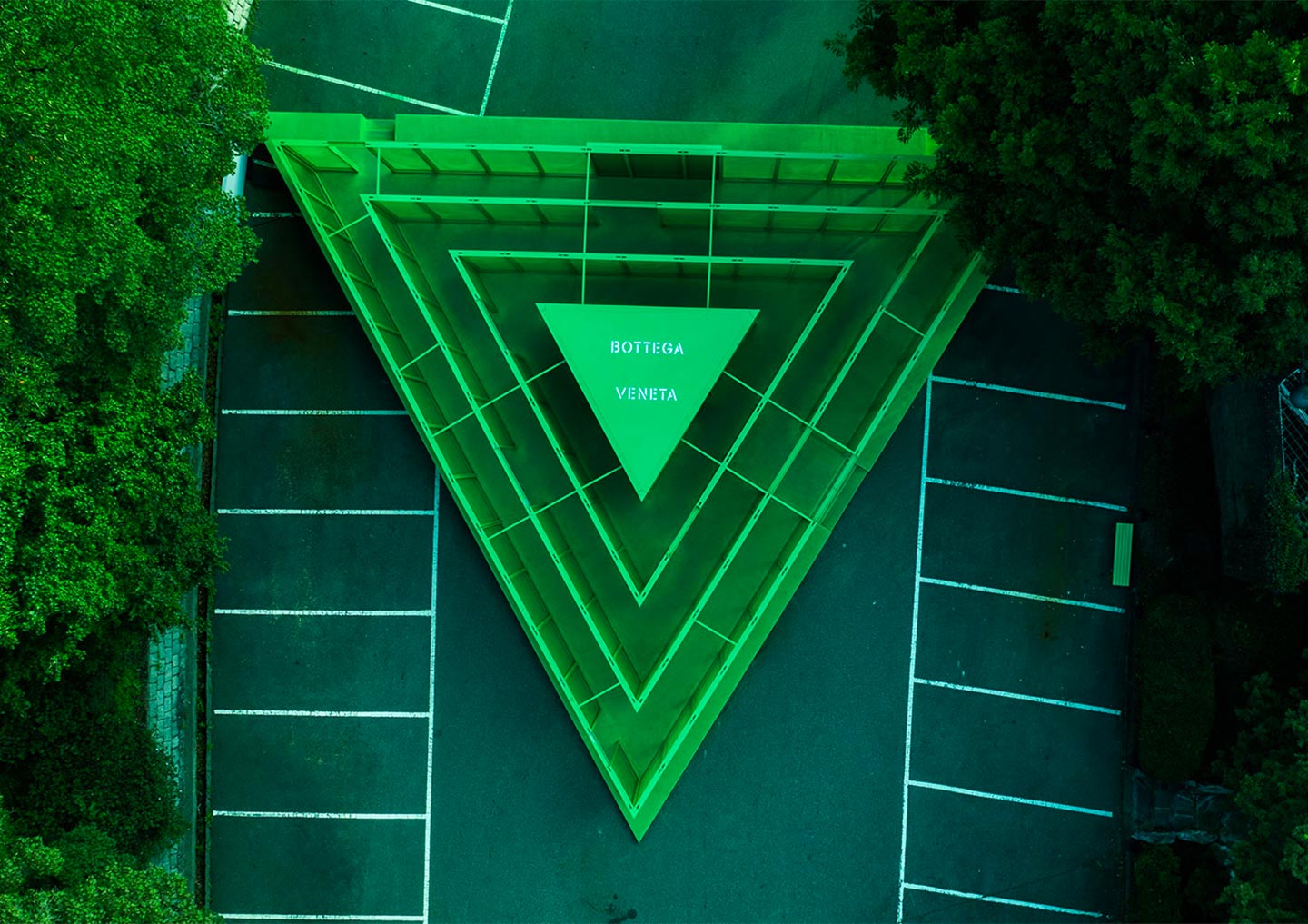 In October 2021, a triangular installation by Bottega Veneta, dubbed 'The Maze,' appeared in a car park in Seoul