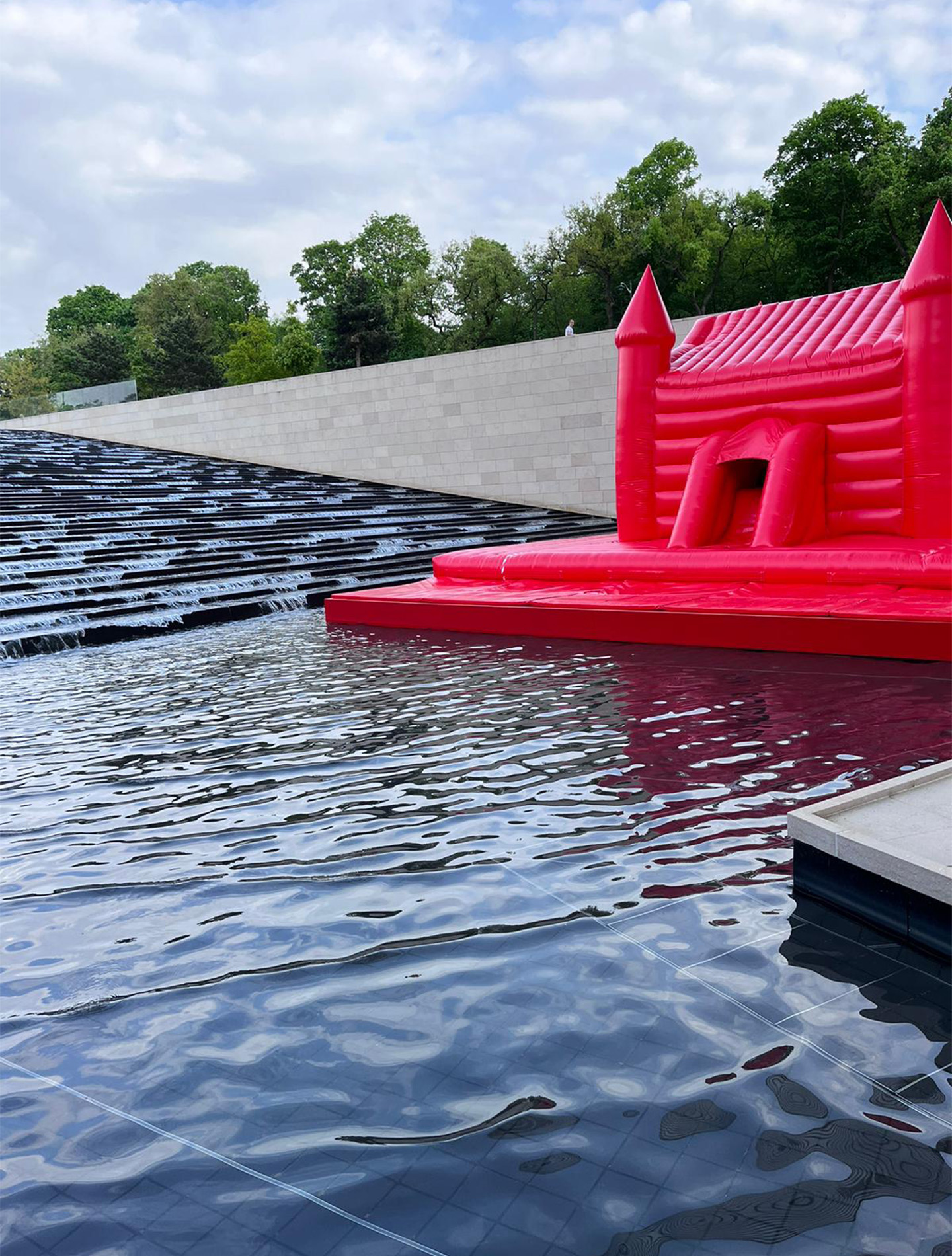 “Coming of age”, the exhibition in memory of Virgil Abloh at the Louis Vuitton Foundation