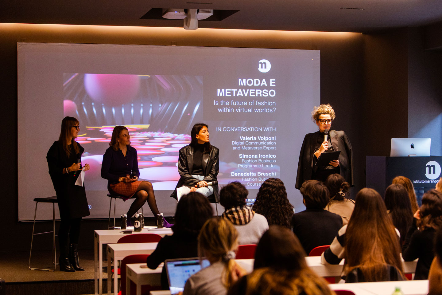 Journalist and Digital Fashion and Social Media Marketing tutor at Istituto Marangoni Milano, Valeria Volponi met the fashion school’s students to discuss the first book she wrote