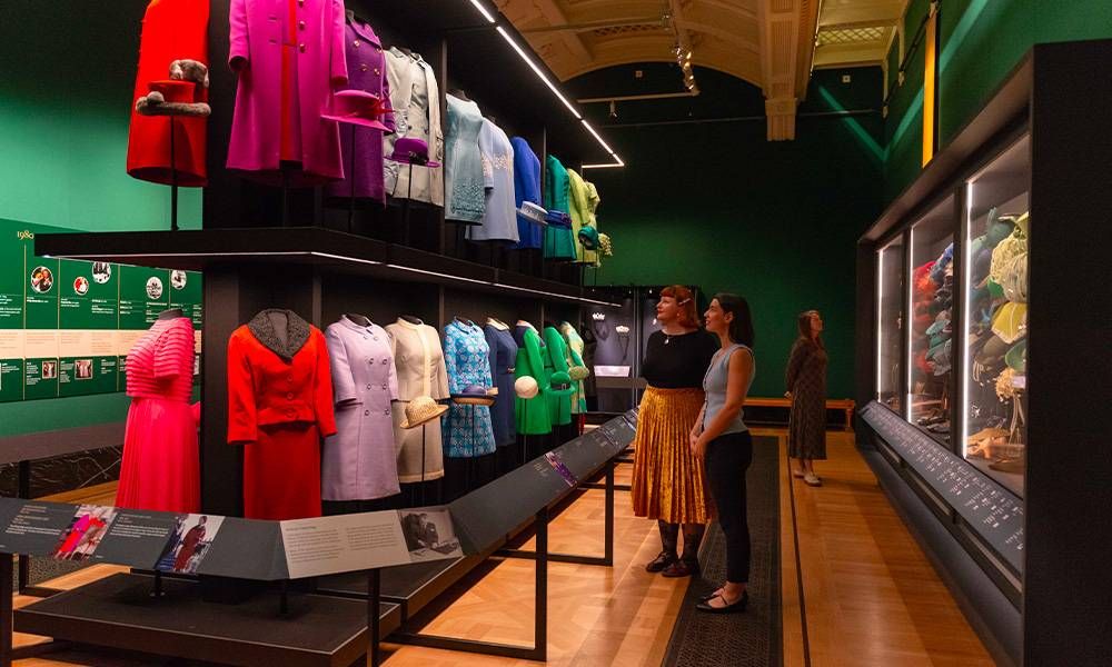 maze35 inside queen elizabeth her life in style 4