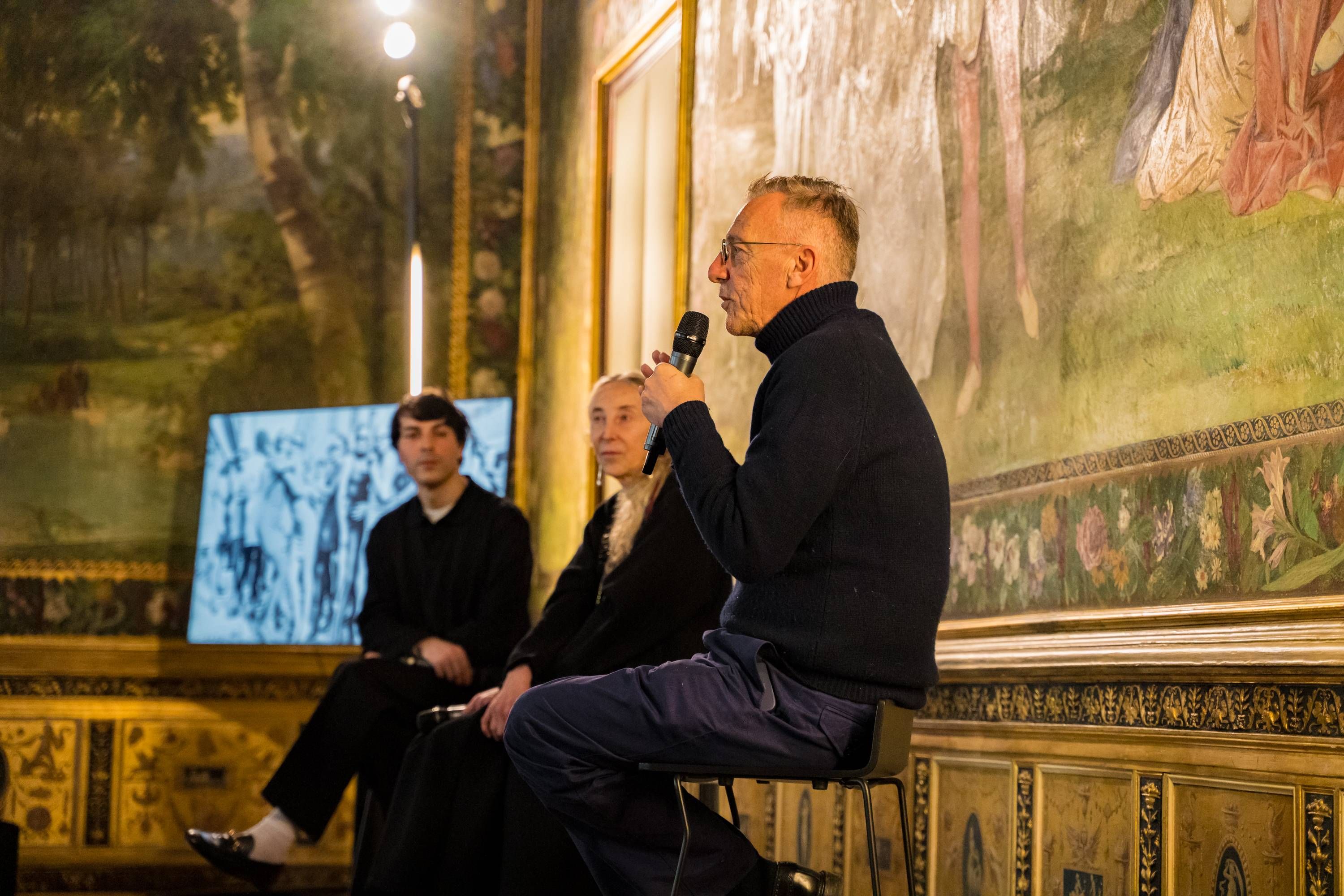 Saillard addresses students on the value of archival research, advocating for slowness, material study and direct contact with garments in fashion education.