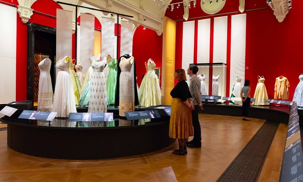 maze35 inside queen elizabeth her life in style 3